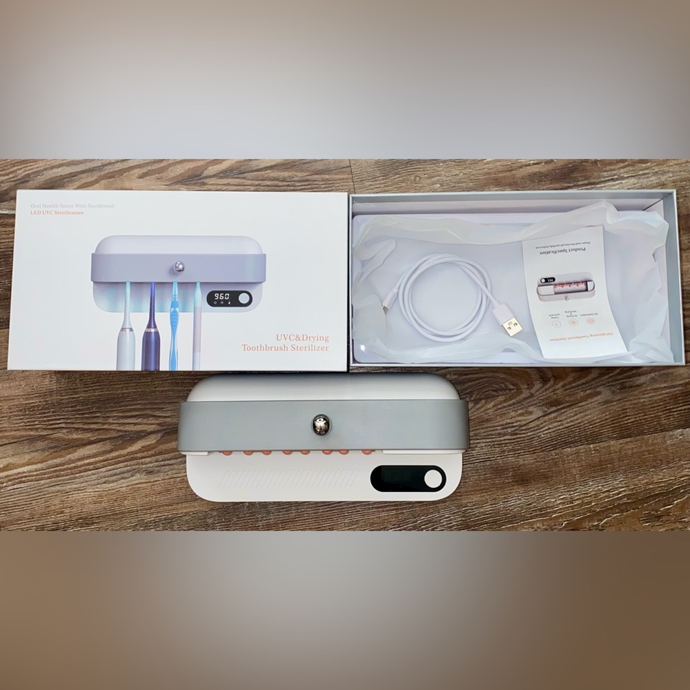 NIB UV TOOTHBRUSH STERILIZER FOUR BRUSHES SANITIZES WITH UV HEAT & AIR DRYING